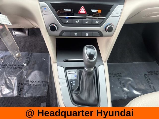 Used 2018 White Hyundai SE image 26