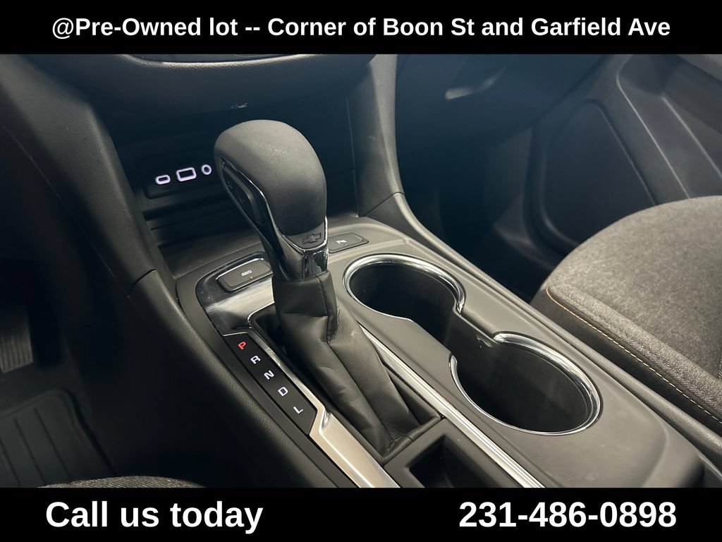 Used 2024 Summit White Chevrolet LT image 21