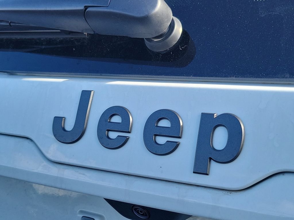 New 2026 Bright White Clearcoat Jeep Laredo image 6