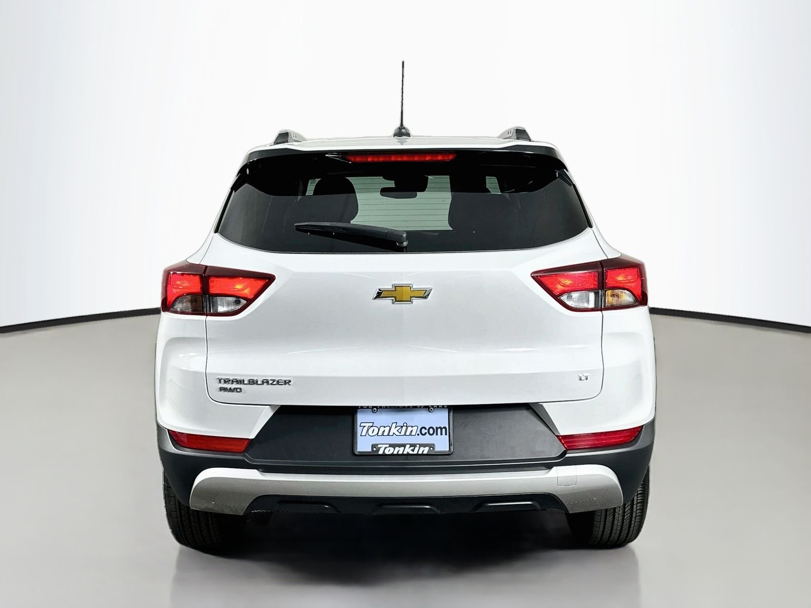 Used 2023 Summit White Chevrolet LT image 7