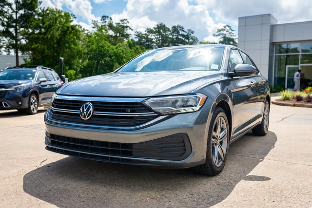 Used 2022 Gray Volkswagen SE image 11