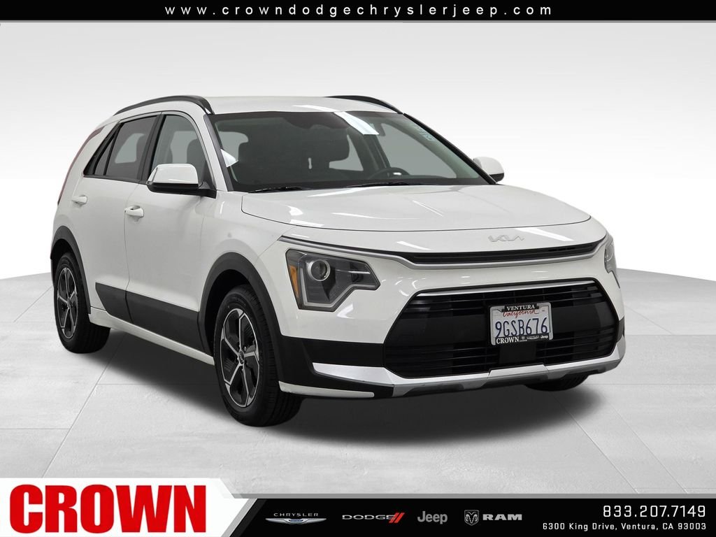 Used 2023 White Kia EX image 1