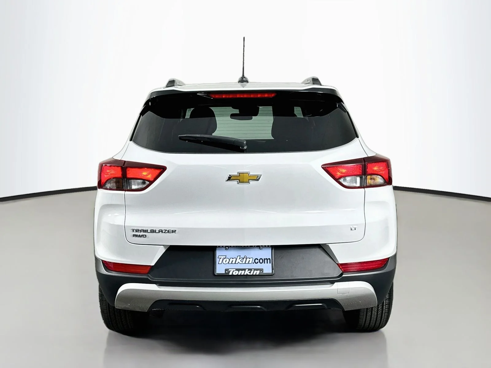 Used 2023 Summit White Chevrolet LT image 7