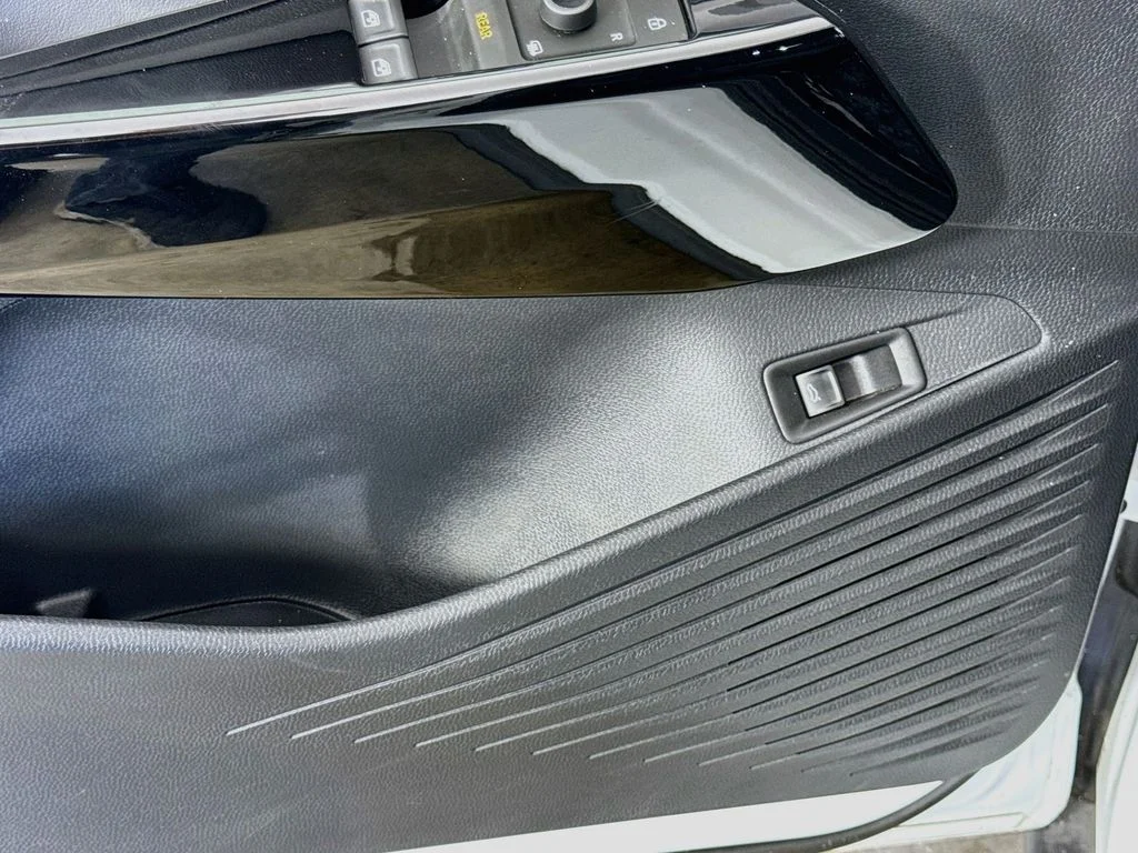 Used 2023 White Volkswagen Pro S image 18
