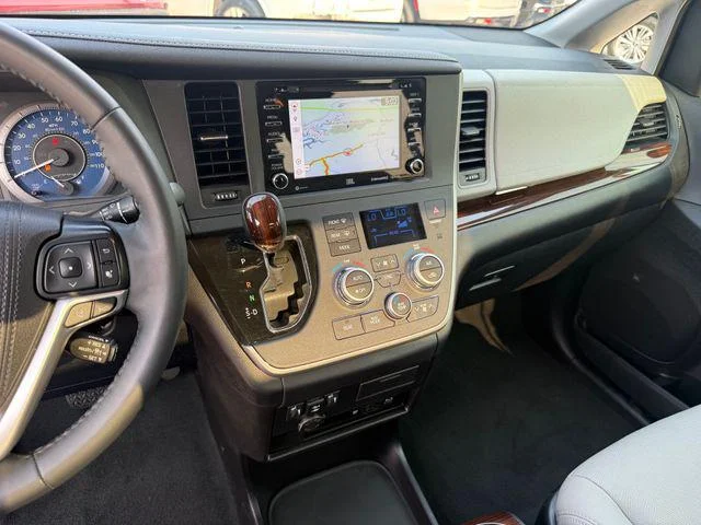 Certified Used 2020 ALUMINA JADE METAL Toyota Limited Premium image 19