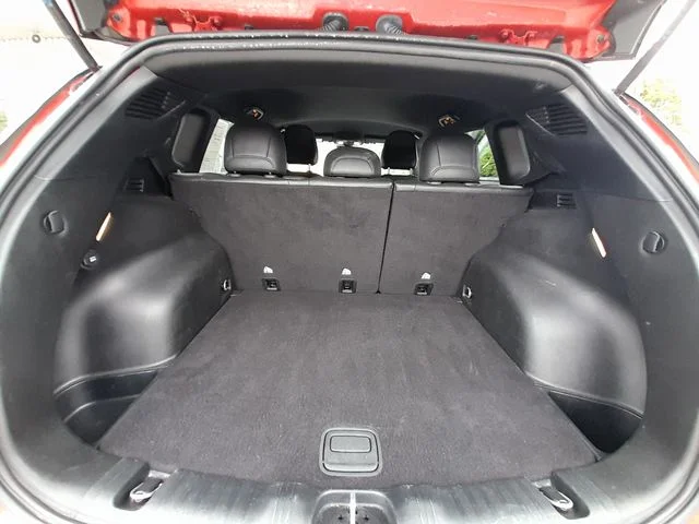 Used 2024  Jeep Latitude image 48