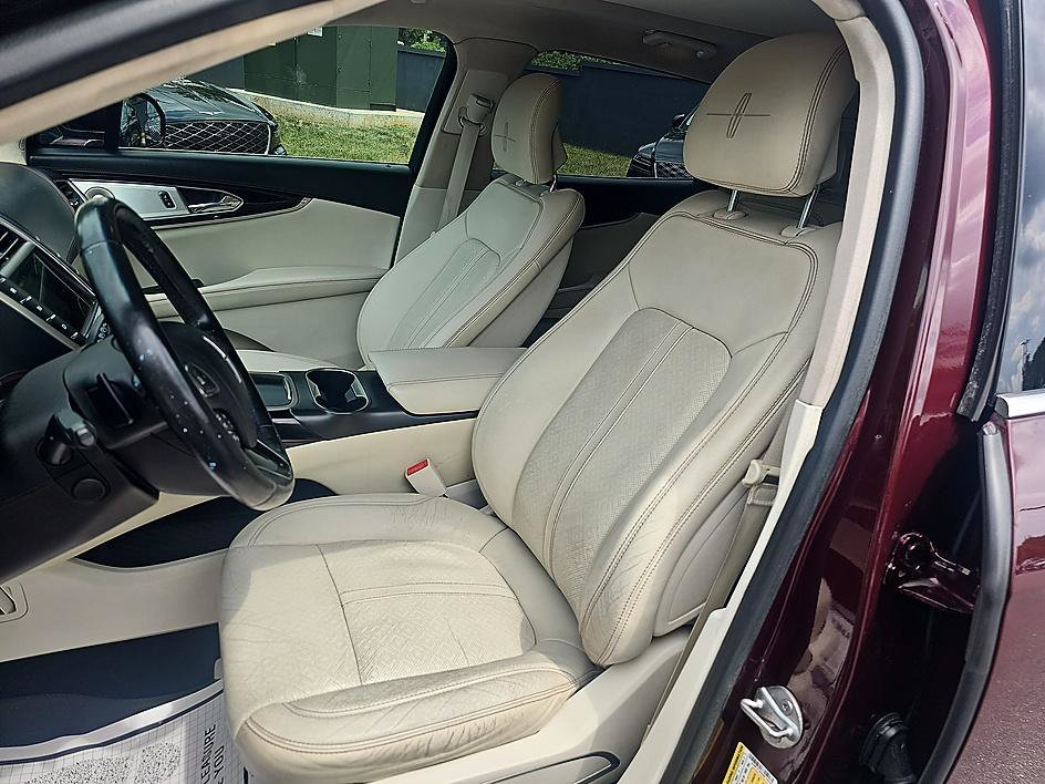 Used 2017 Burgundy Velvet Metallic Tinted Clearcoat Lincoln Black Label image 17