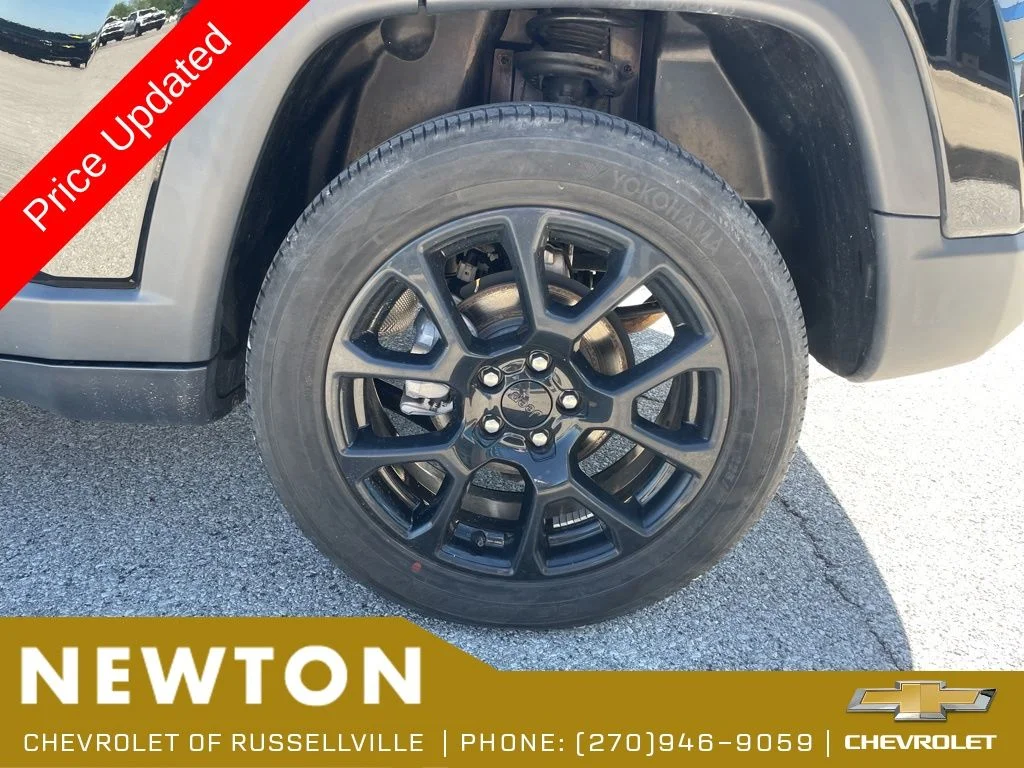 Used 2022 Diamond Black Jeep Latitude image 44