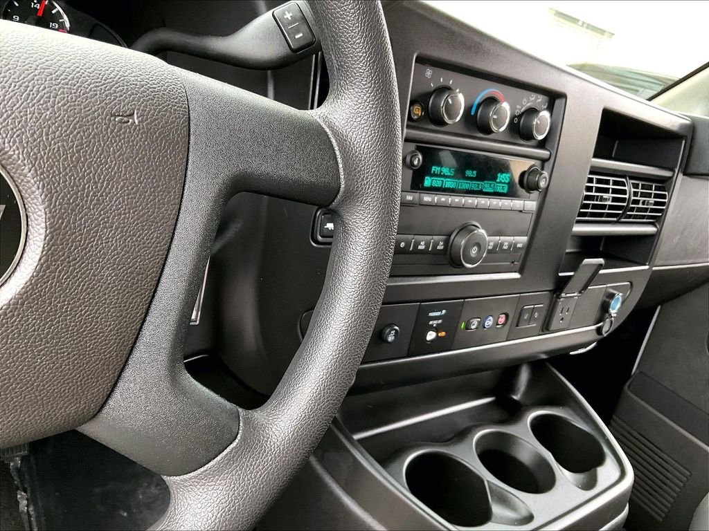 Used 2025 White Chevrolet LT image 23