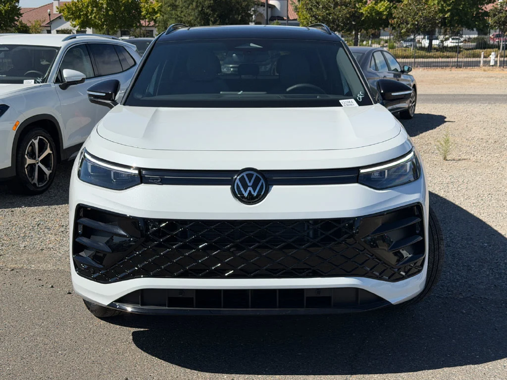 New 2026 Opal White w/Deep Black Roof Volkswagen SE R-Line Black image 4