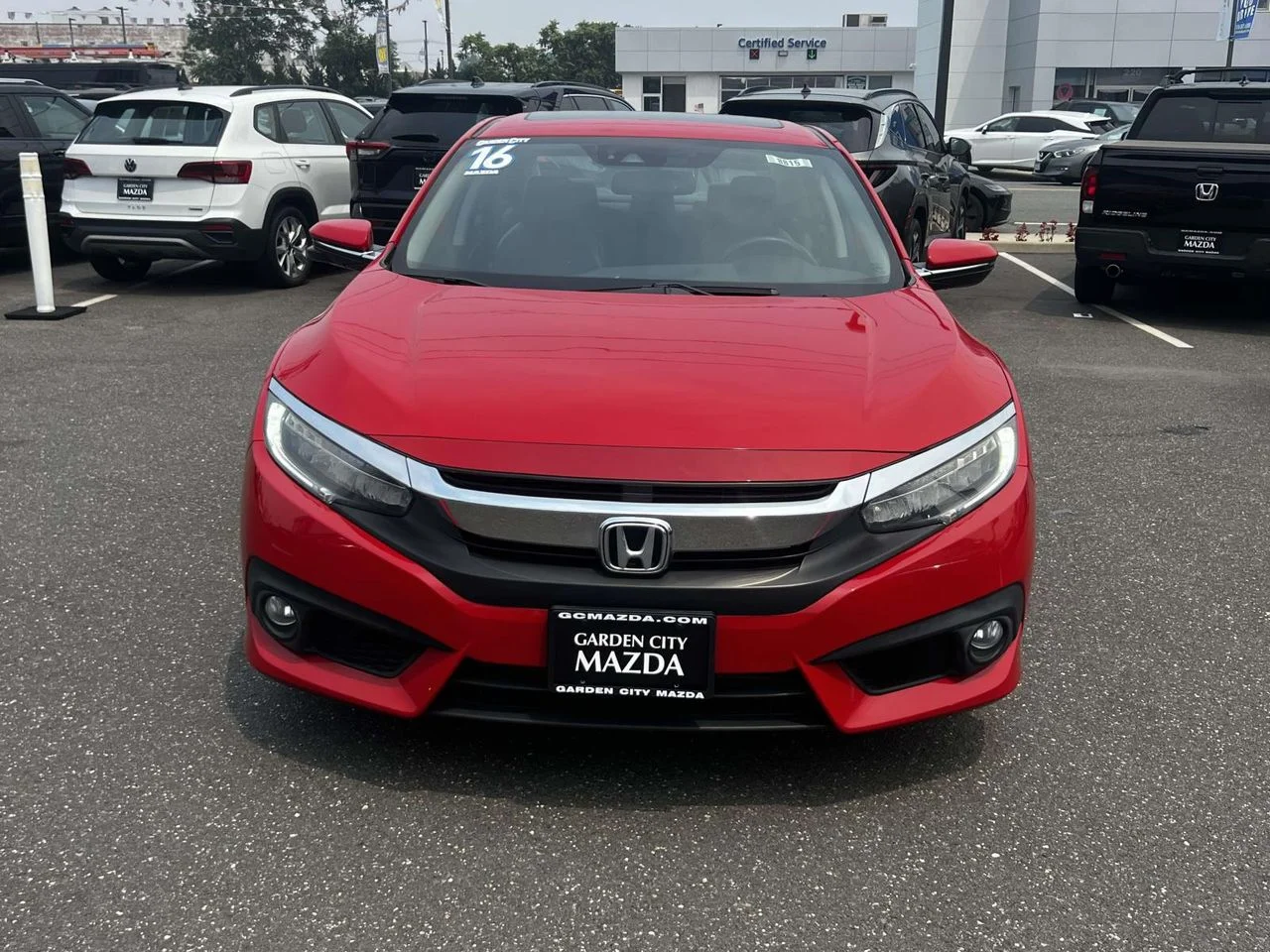 Used 2016 Red Honda Touring image 8