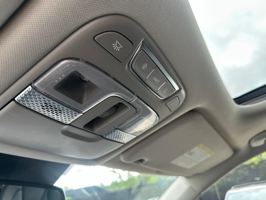 Used 2020 White Kia EX image 19