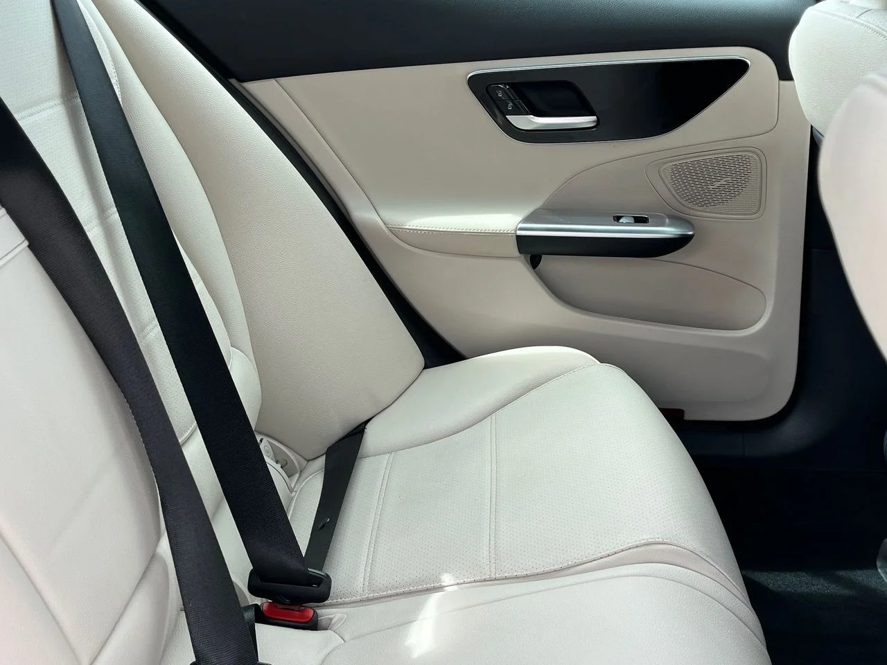 Used 2025  Mercedes-Benz C 300 image 11
