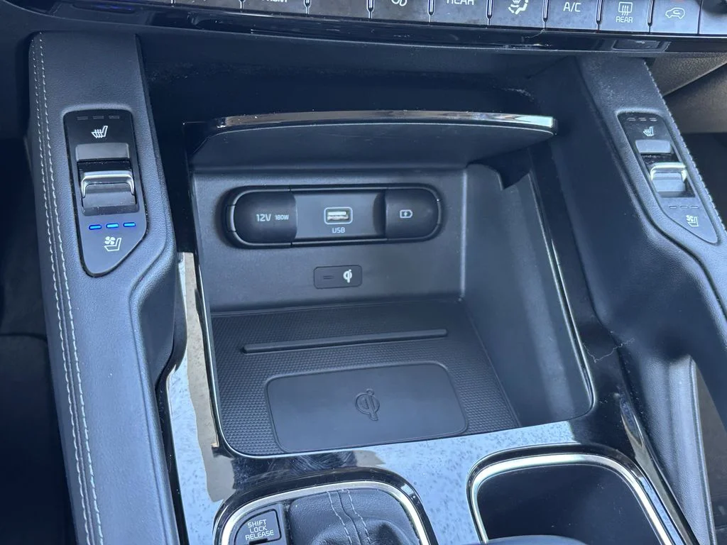 Used 2021 Black Kia EX image 31