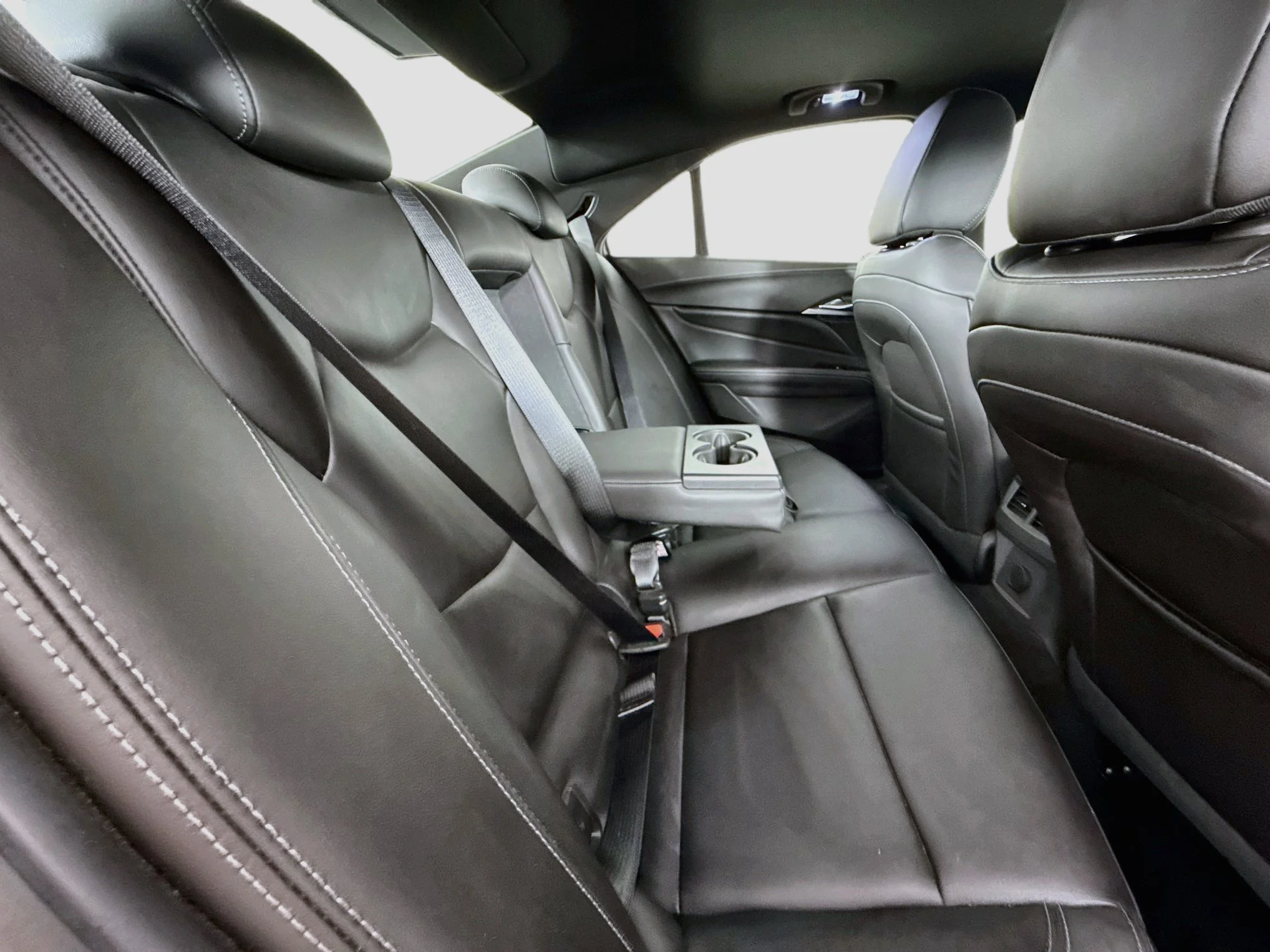 Used 2022 SUMMIT WHITE Cadillac Luxury image 30