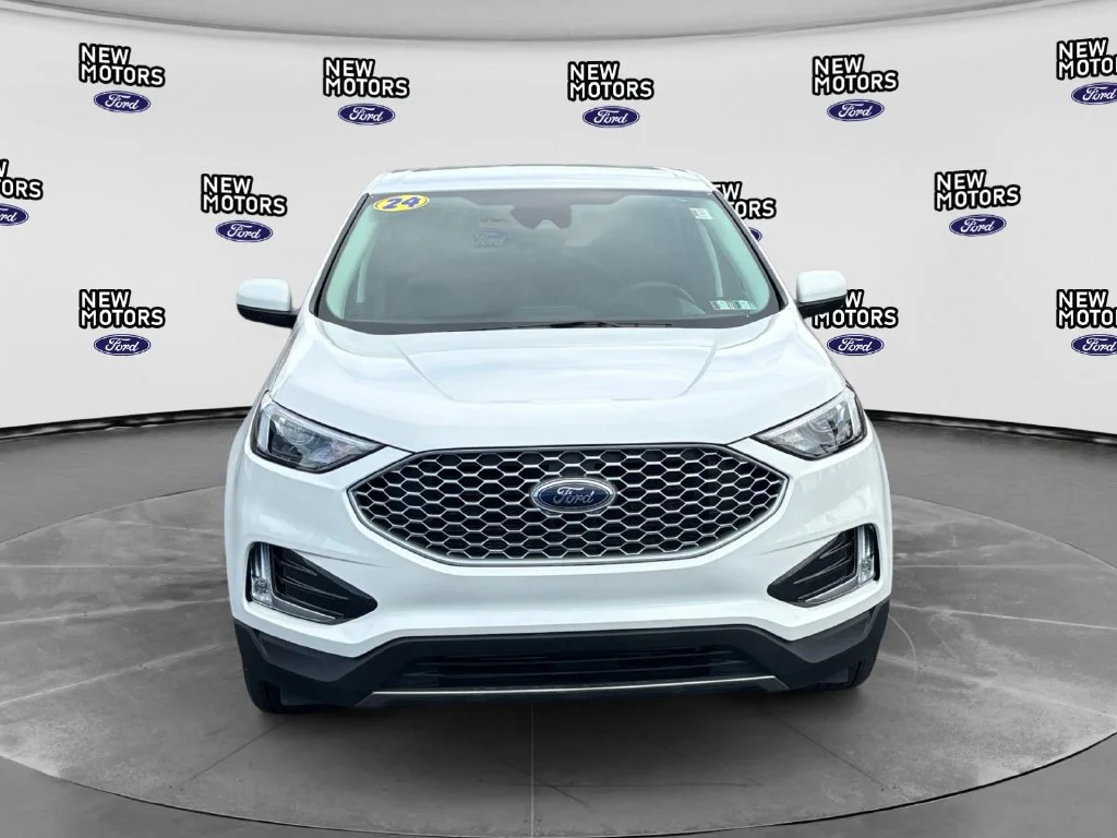 Used 2024 White Metallic Ford SEL image 9