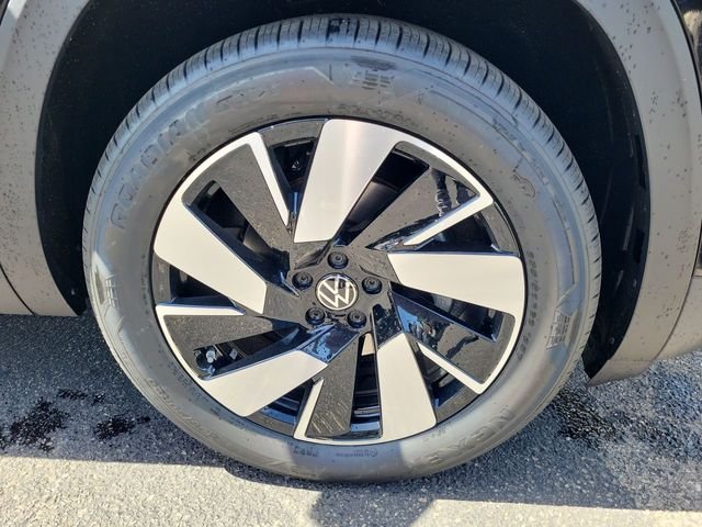 New 2026 Black Volkswagen 2.0T SE w/Technology image 20