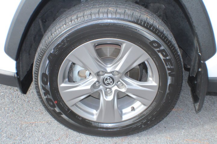 Used 2023 Ice Cap Toyota XLE image 5