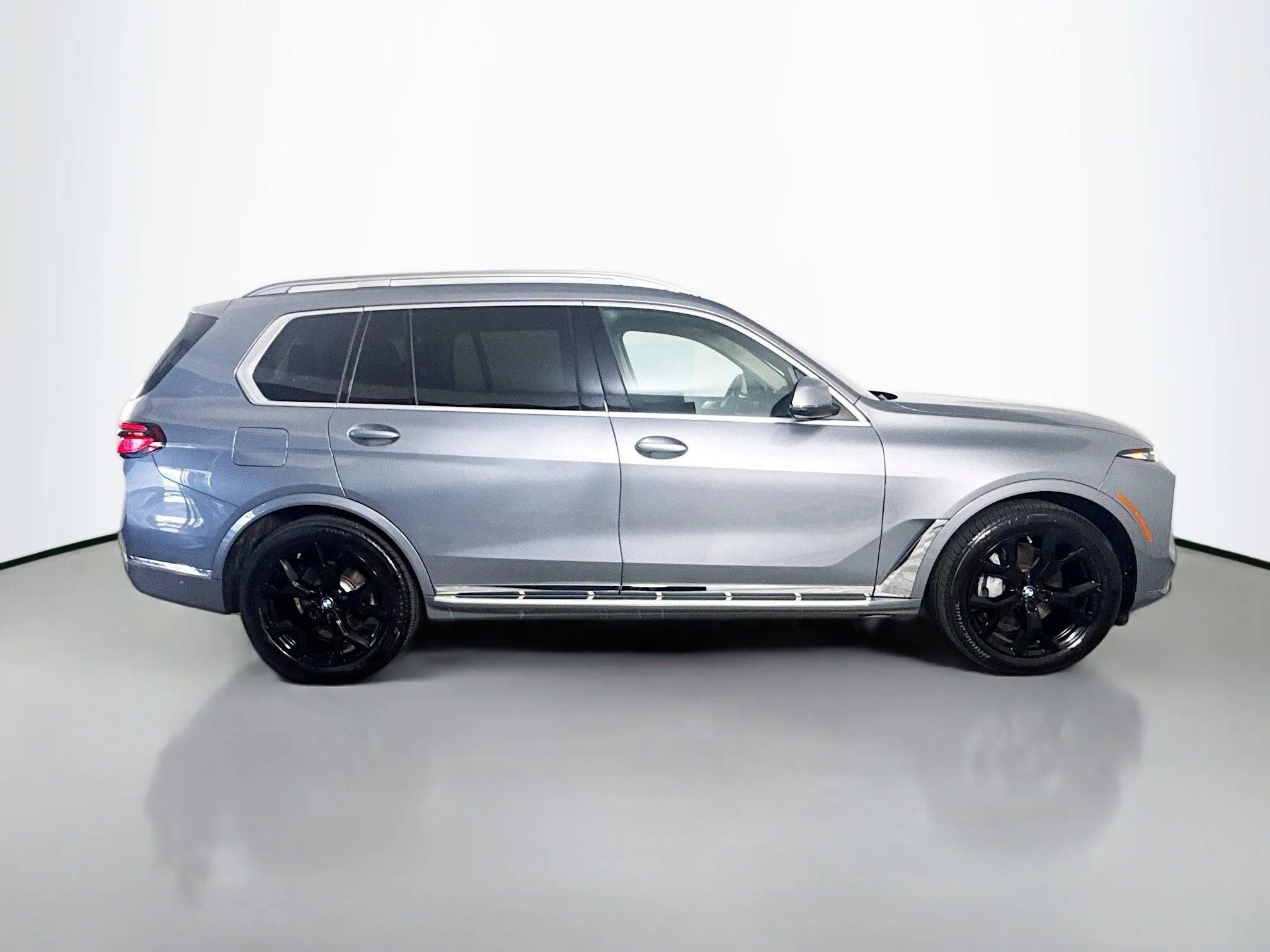 Used 2026 Skyscraper Gray Metallic BMW xDrive40i image 8