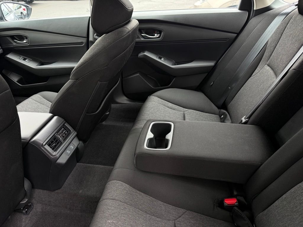 Used 2025 Solar Silver Metallic Honda SE image 18