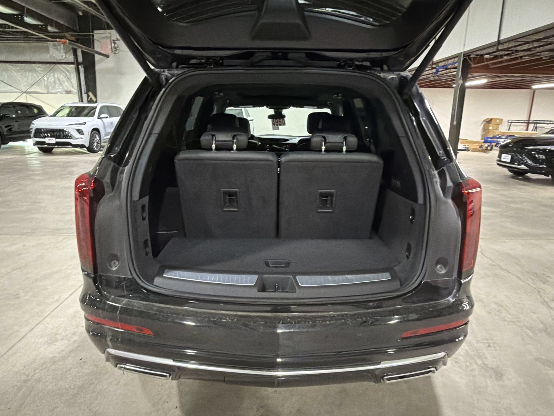 Used 2025 Stellar Black Metallic Cadillac Premium Luxury image 27