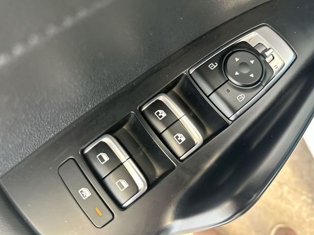 Used 2022 White Kia GT-Line image 17