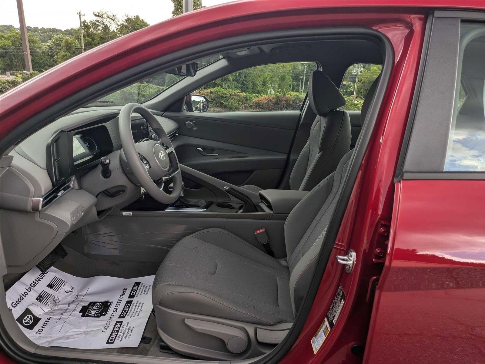 Used 2024 Ultimate Red Hyundai SE image 14