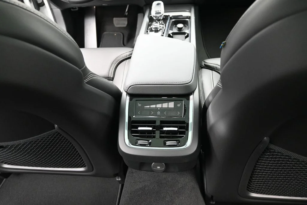 New 2026 Crystal White Volvo B5 Ultra image 19