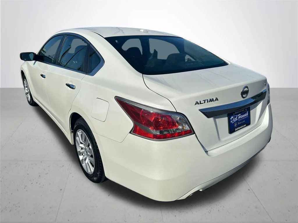 Used 2015 White Nissan 2.5 S image 9