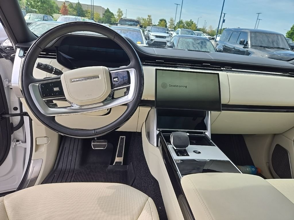 Used 2024 Icy White SV Bespoke Special Effect Gloss Land Rover Autobiography image 15