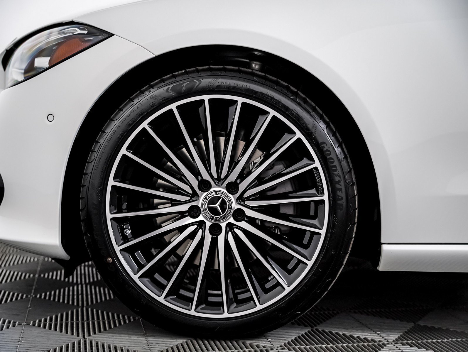 New 2026 Polar White Mercedes-Benz C 300 image 4
