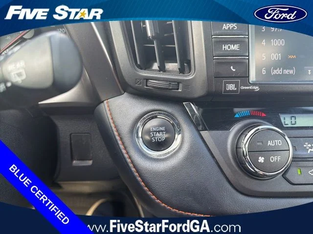 Used 2018 White Toyota SE image 19