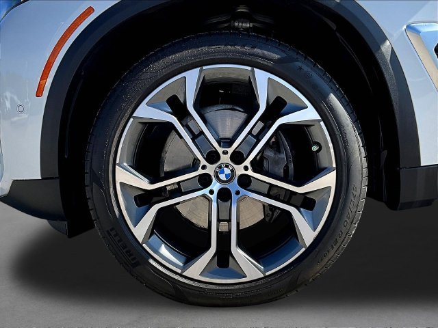 Used 2026 White BMW sDrive40i image 37