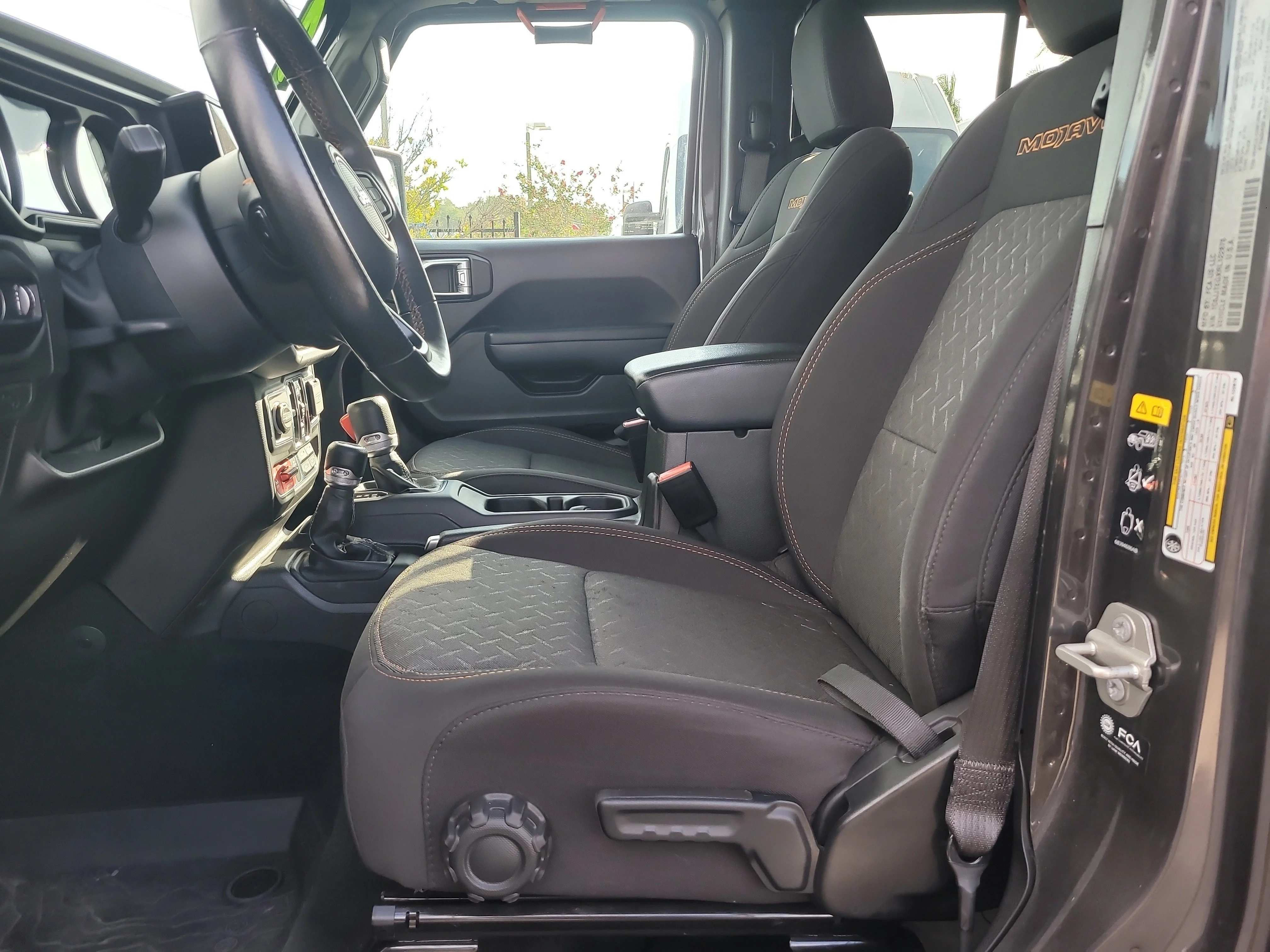 Used 2024 Granite Crystal Metallic Clearcoat Jeep Mojave image 17