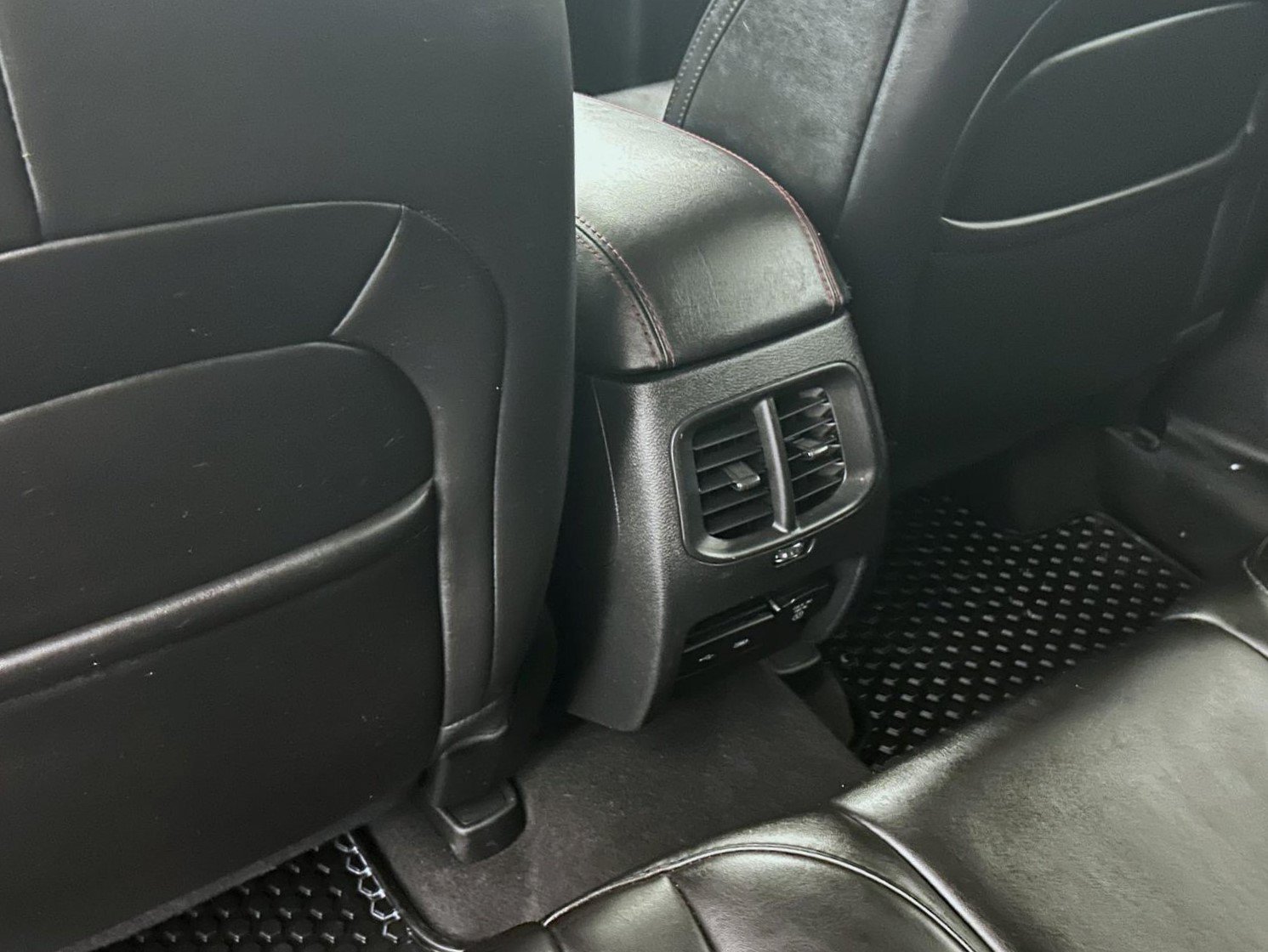 Used 2019 Billet Silver Metallic Jeep Trailhawk image 21