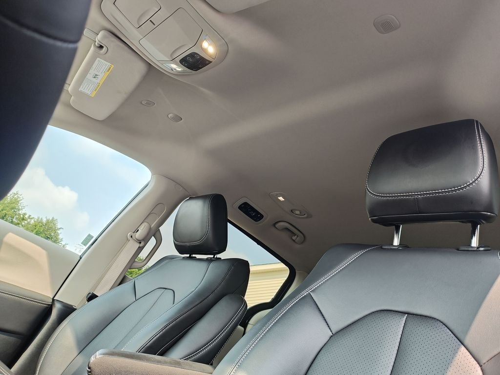 Used 2024 Black Chrysler Touring L image 25
