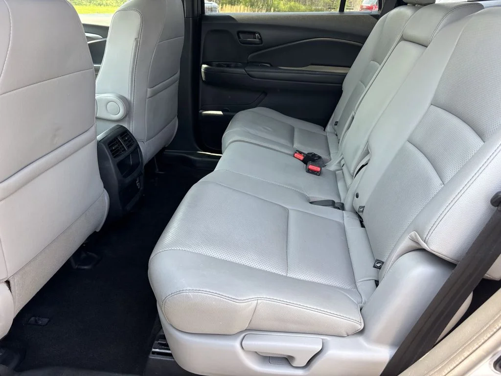 Used 2022 Silver Honda EX-L image 17
