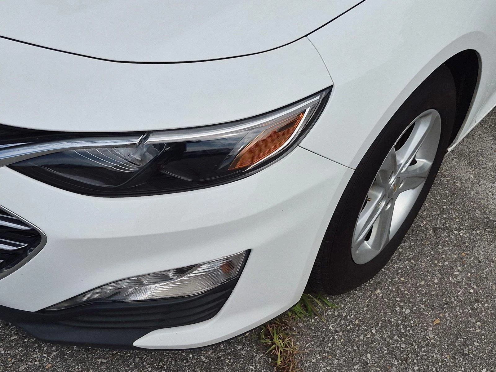 Used 2024 Summit White Chevrolet LT image 9
