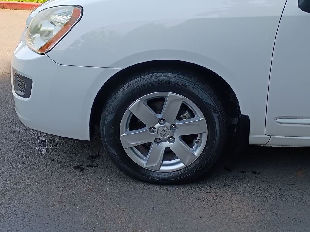 Used 2007 White Kia LX image 7