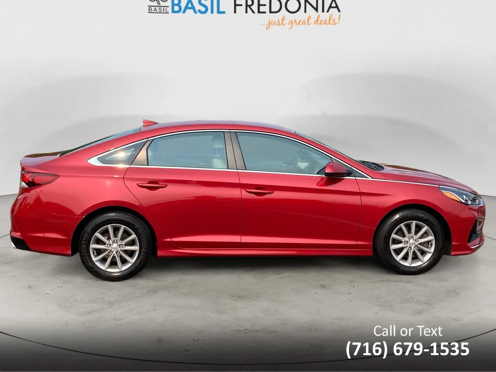 Used 2019 Scarlet Red Hyundai SE image 10
