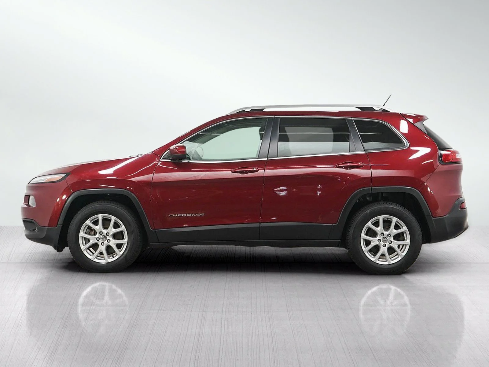 Used 2015 Jeep Cherokee Latitude with VIN 1C4PJMCB4FW784592 for sale in Hopkins, Minnesota