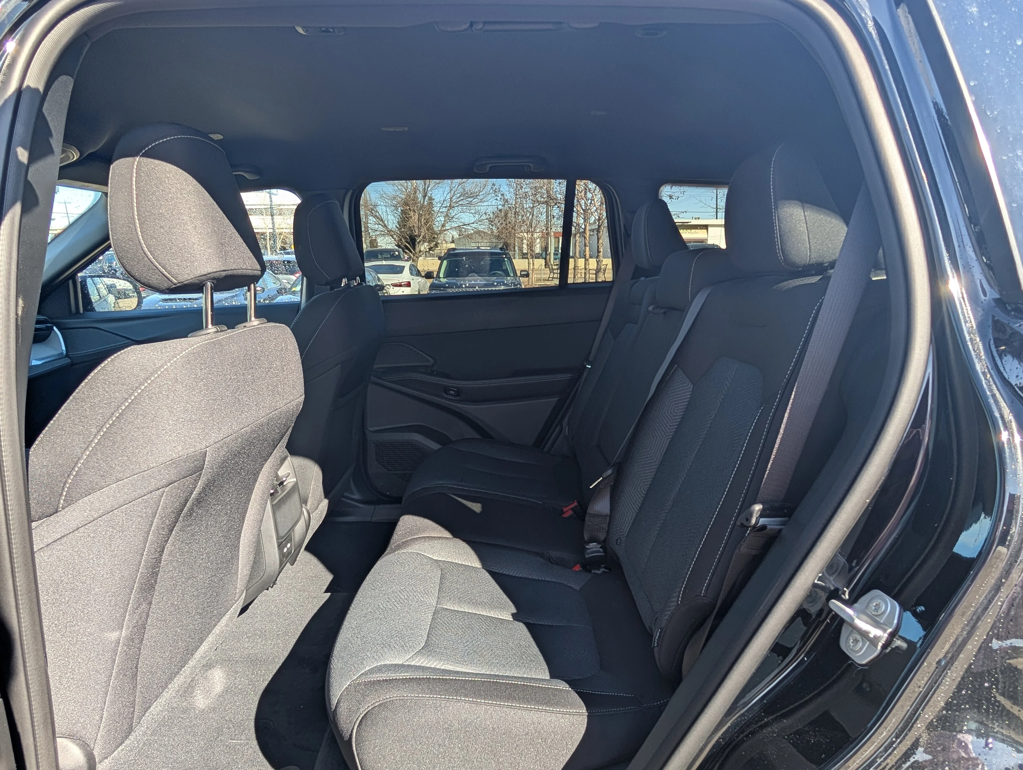 New 2026 Diamond Black Crystal Pearl Jeep Laredo image 18