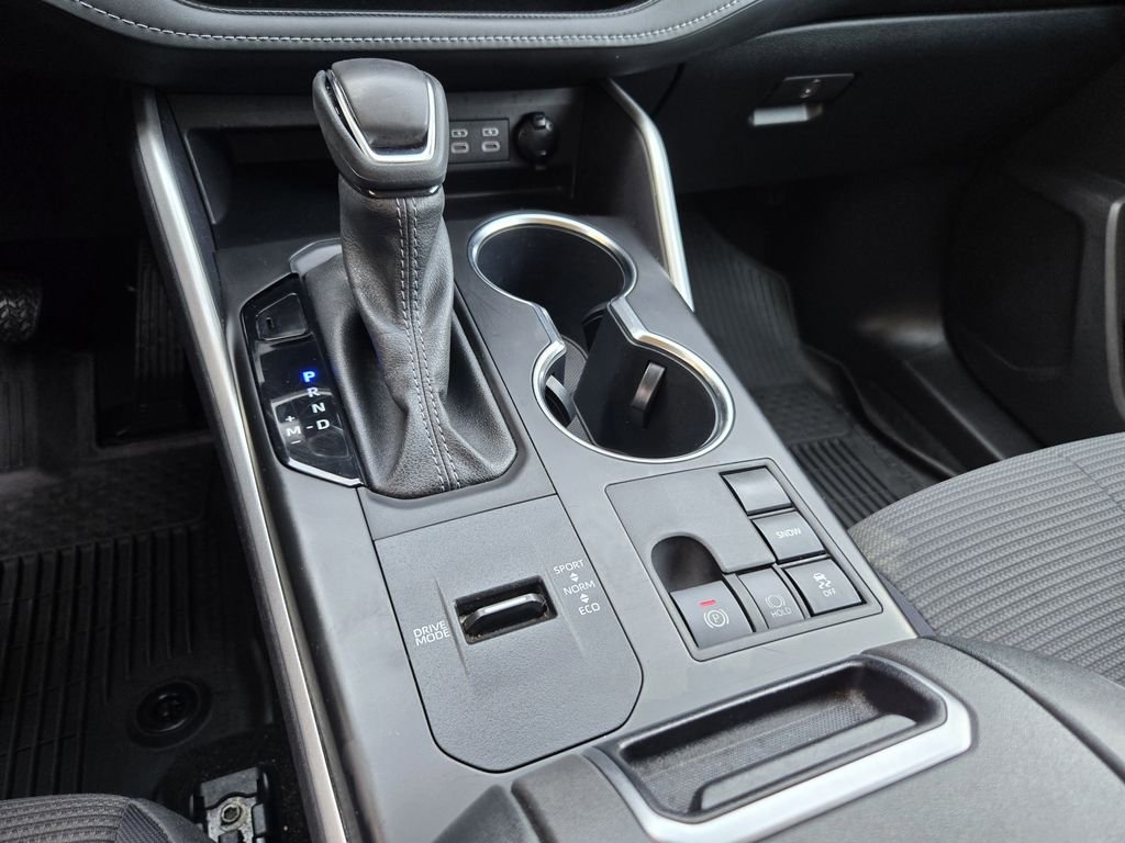 2024 Toyota Highlander LE - Photo 14