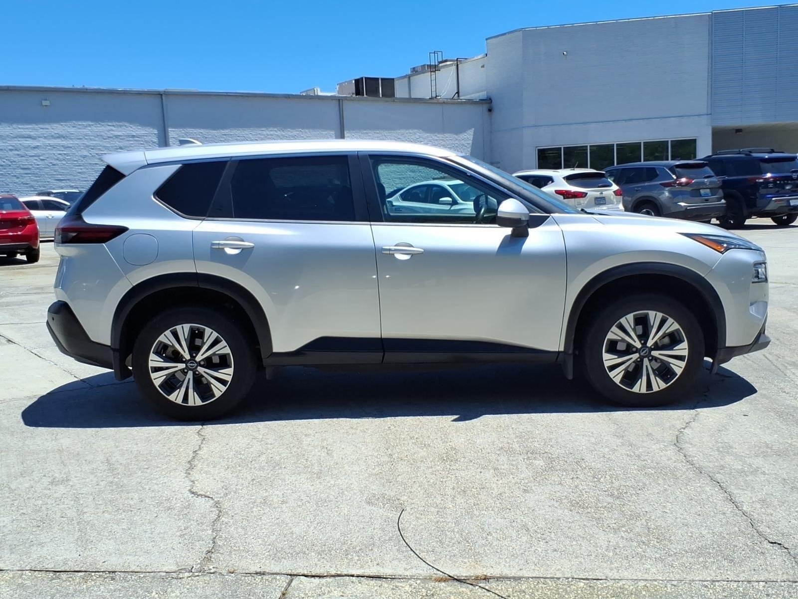 Used 2022 Brilliant Silver Metallic Nissan SV image 6