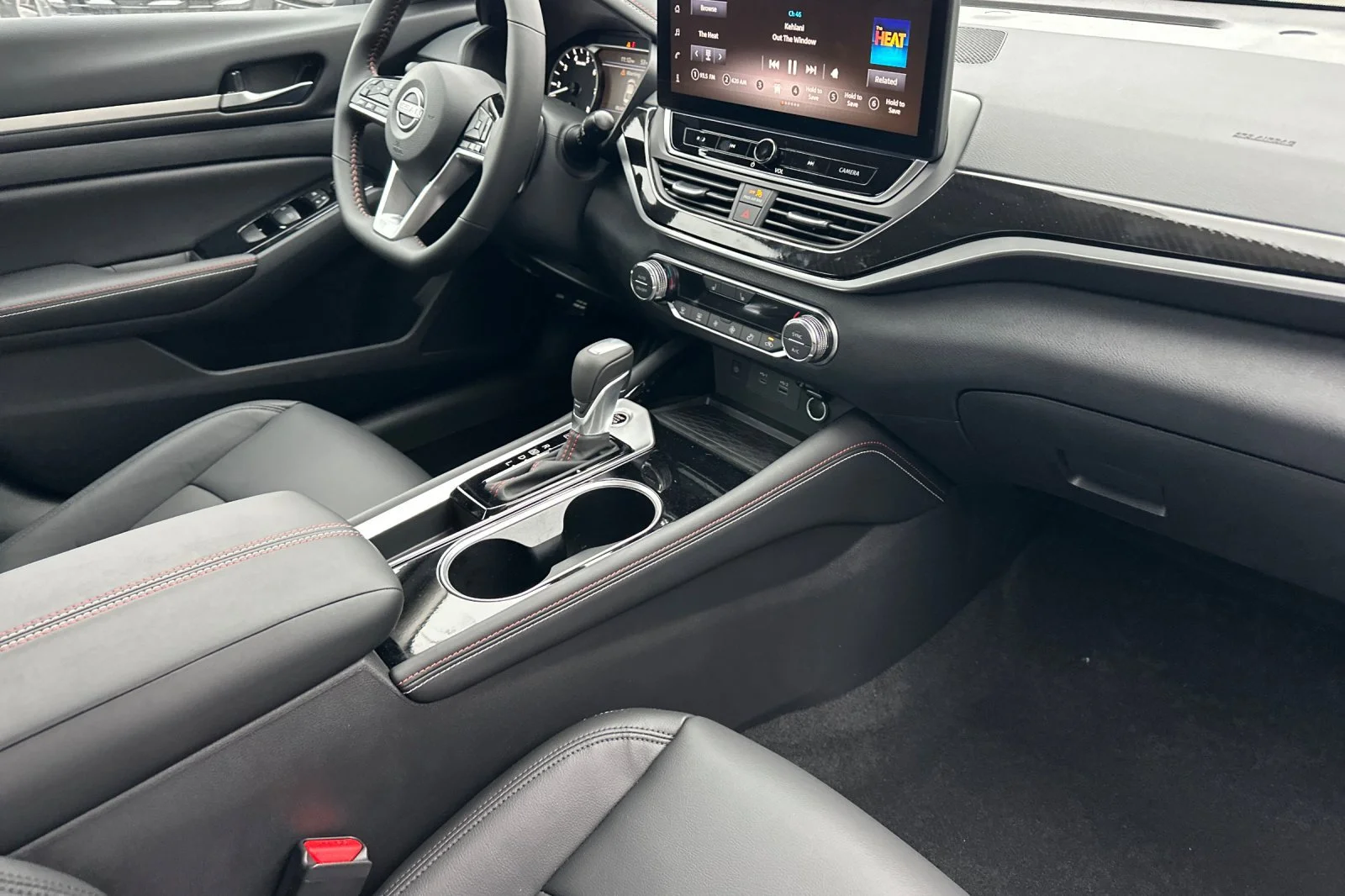 2025 Nissan Altima SR - Photo 15