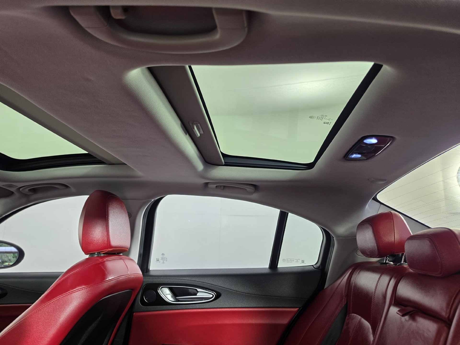 2017 Alfa Romeo Giulia Base - Photo 26