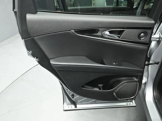 Used 2022 Silver Lincoln Reserve image 23