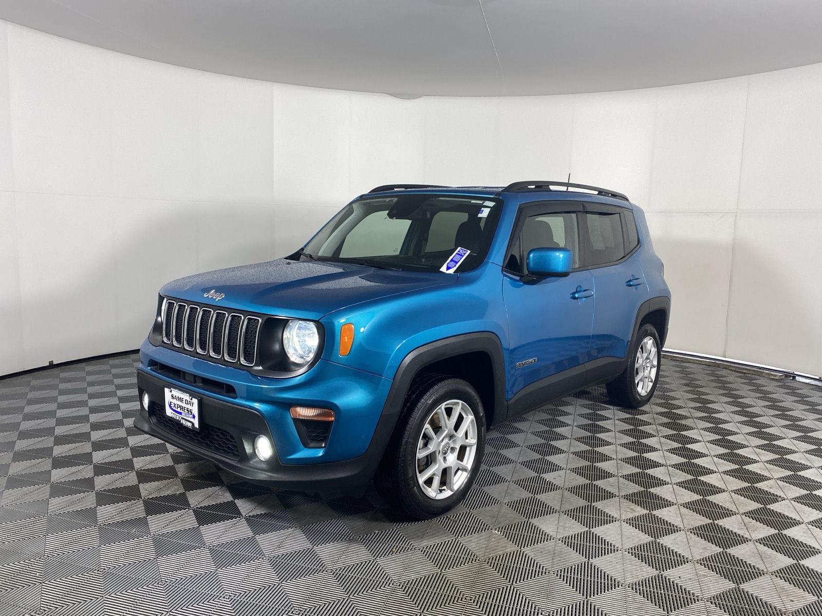 Used 2021 Bikini Metallic Clearcoat Jeep Latitude image 5