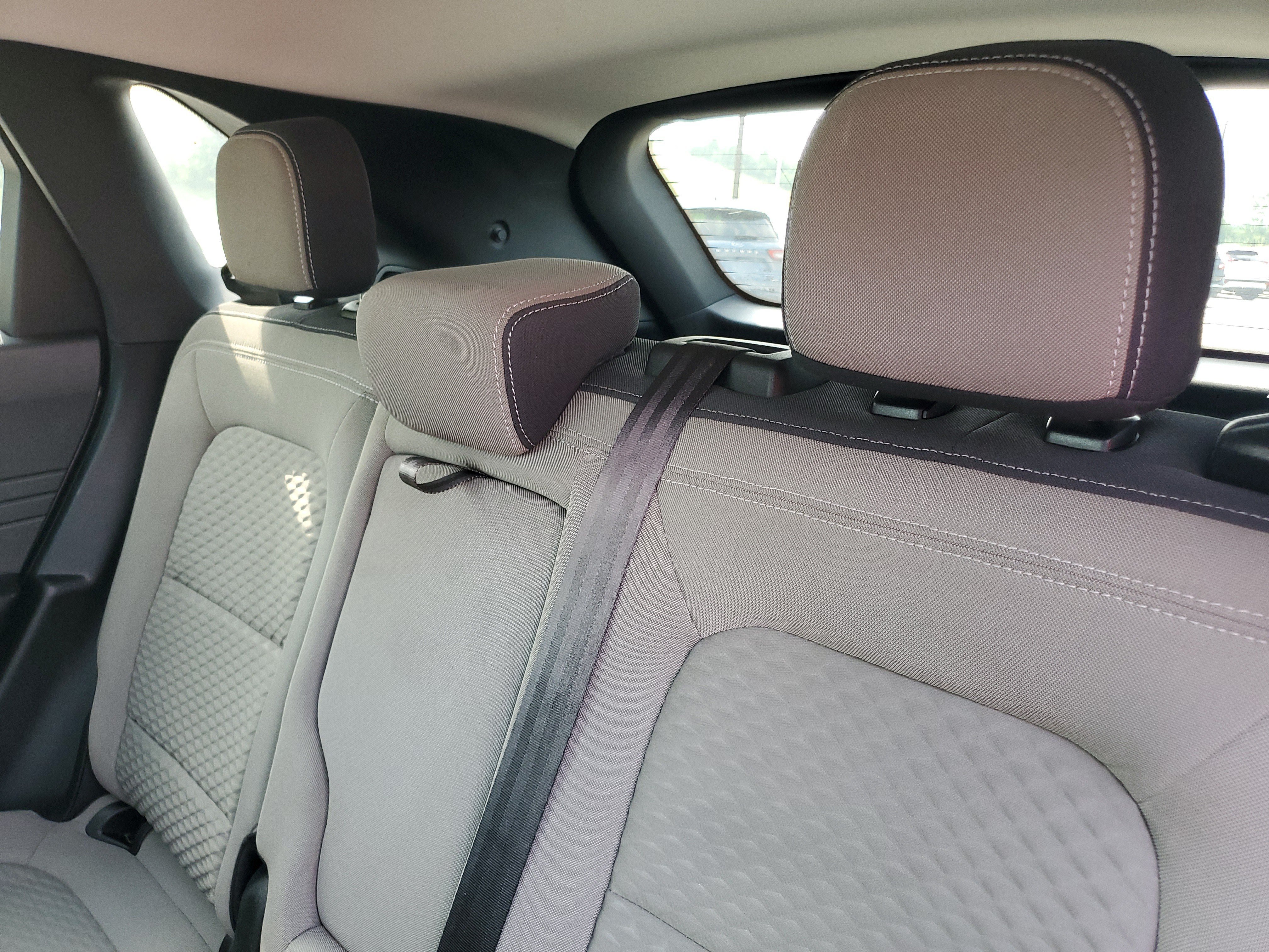 Used 2022 Silver Ford SE image 10