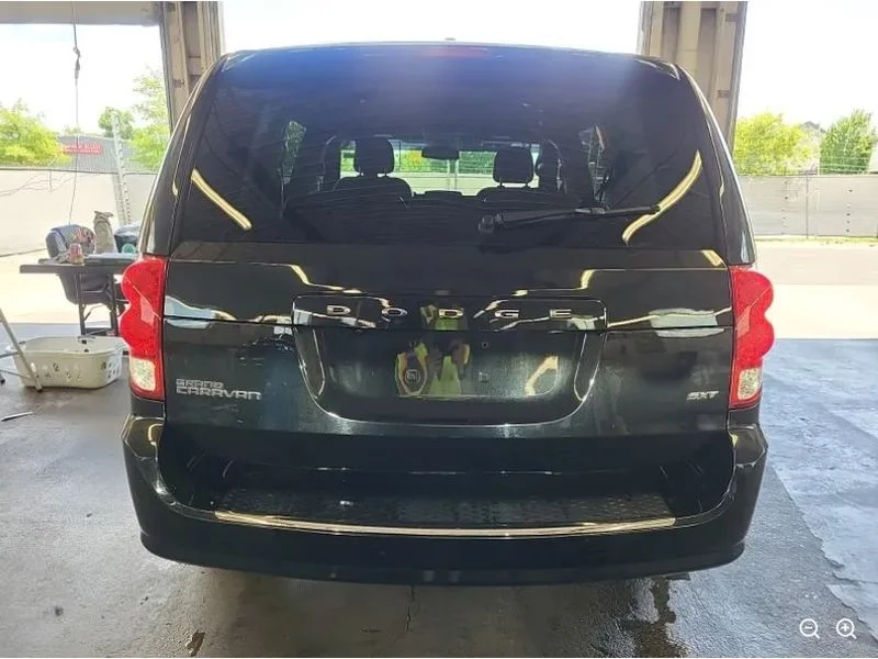 Used 2020 Black Onyx Crystal Pearlcoat Dodge SXT image 3